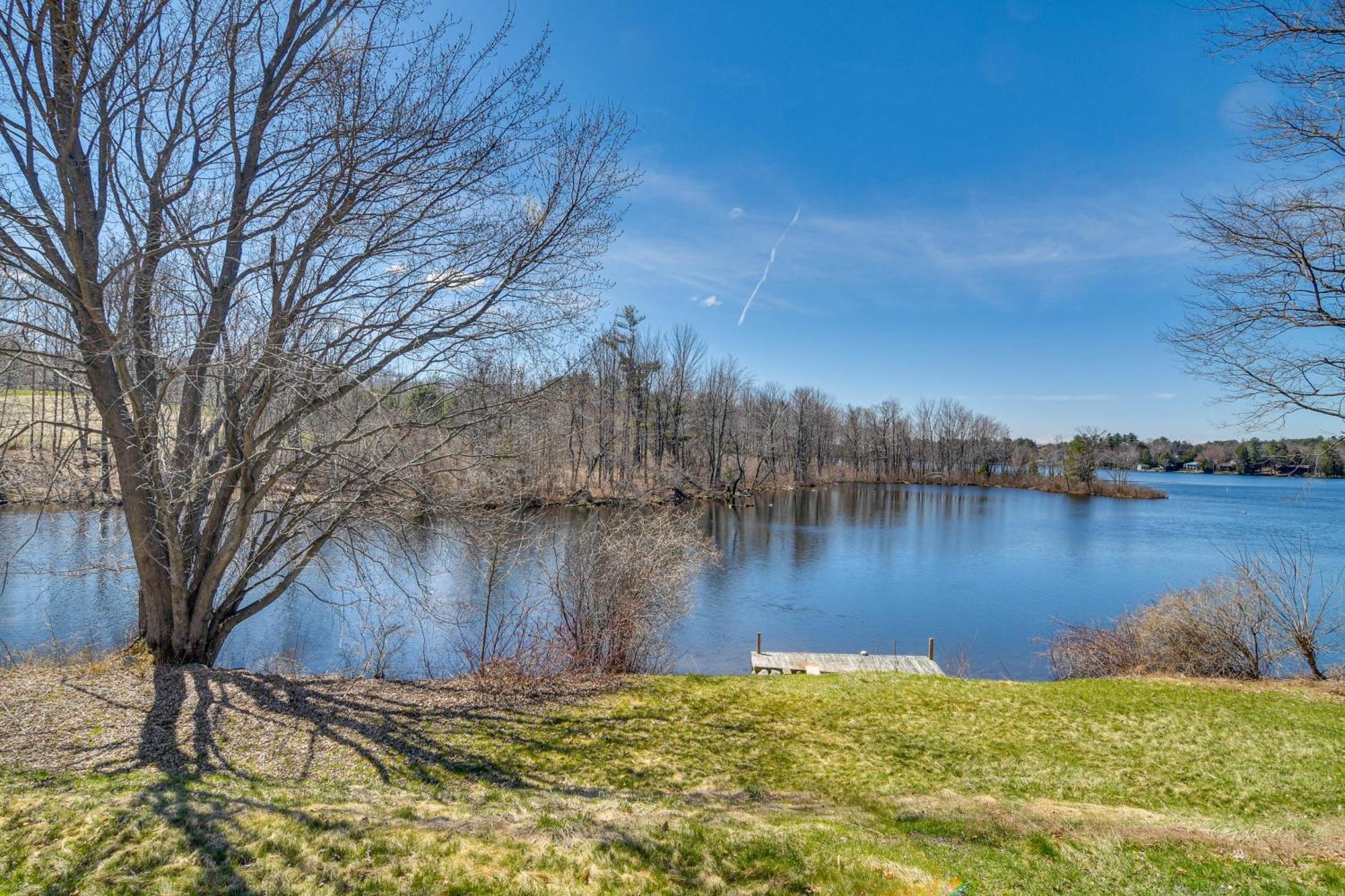 Oakland Apt On Messalonskee Lake With Dock Access! Apartment Waterville Luaran gambar